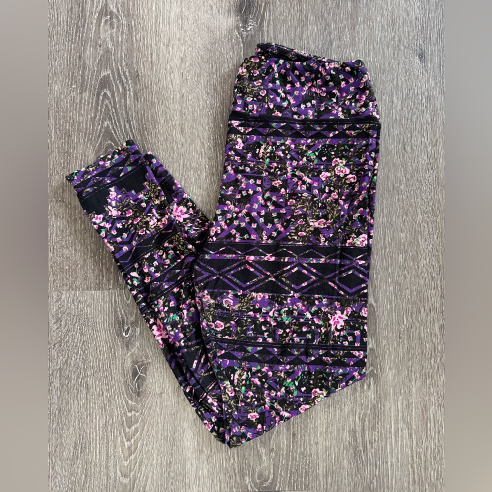 LuLaRoe purple and black floral leggings tall & curvy